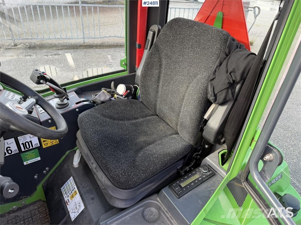 Avant M520 Wheel loader with pallet forks, bucket, snow Фронтальні навантажувачі