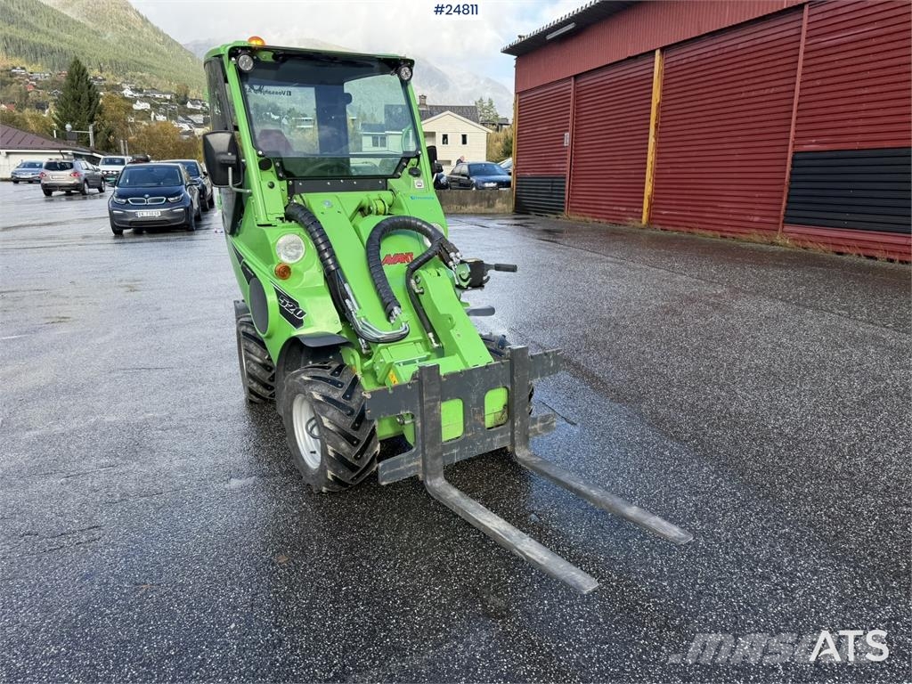 Avant M520 Wheel loader with pallet forks, bucket, snow Фронтальні навантажувачі