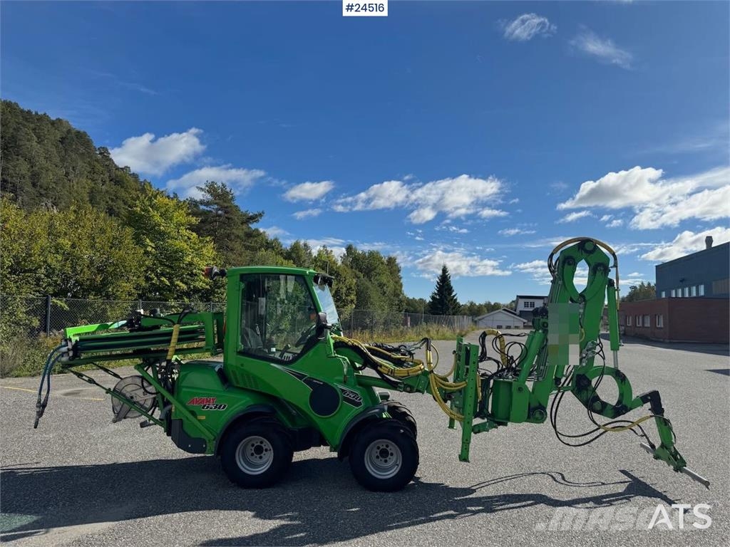 Avant M630 - 6 meter spylebom 滑移轉向裝載機