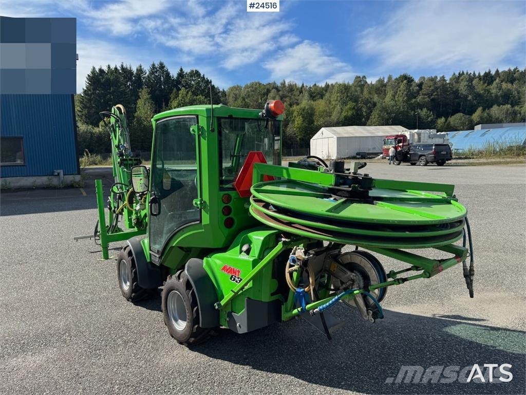 Avant M630 - 6 meter spylebom 滑移轉向裝載機
