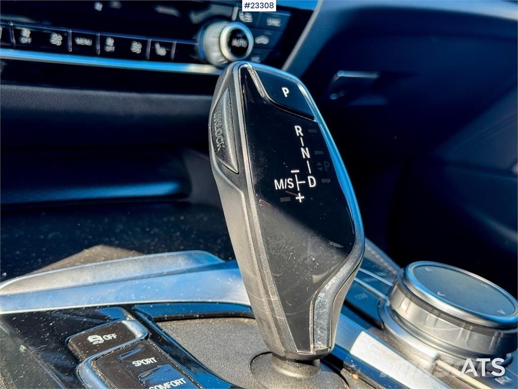 BMW 520d xDrive - M Sport - H&K - Krok Carros