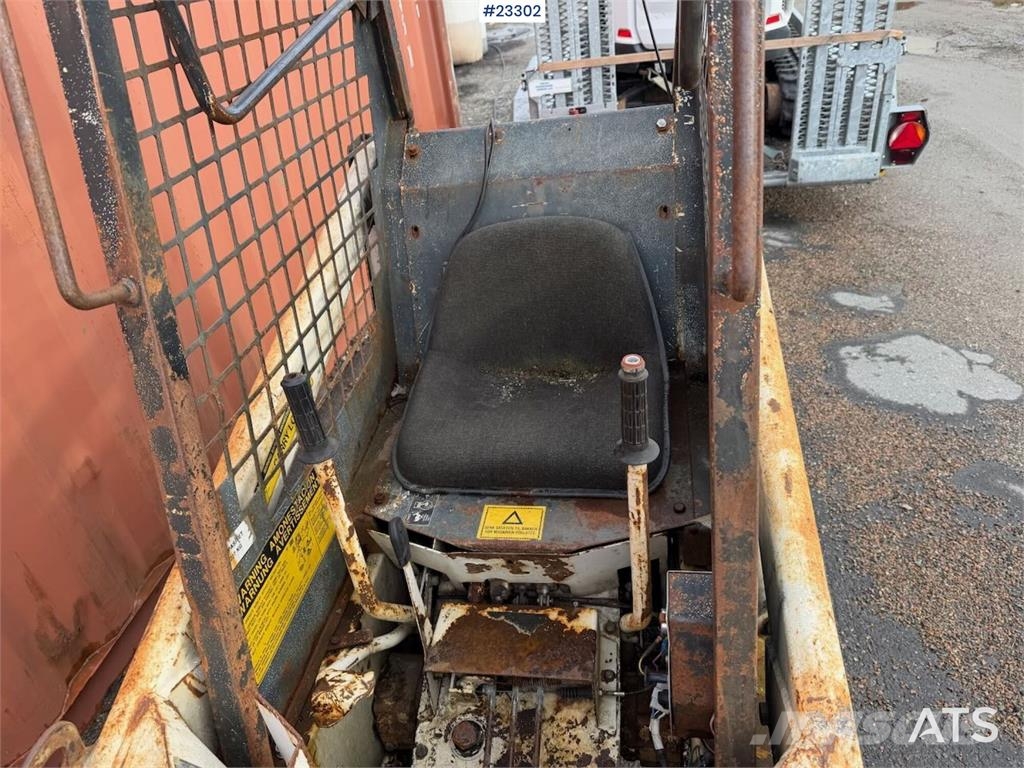 Bobcat 34.3 skid steer loader w/ extra tires and bucket.  Kompaktlastere