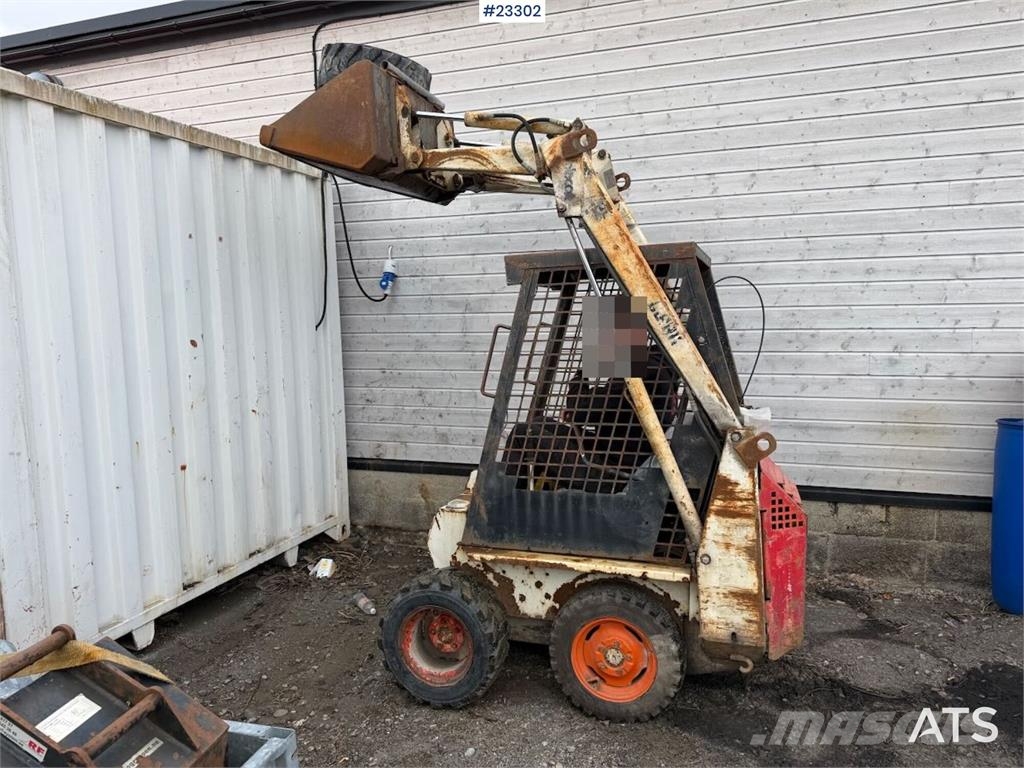 Bobcat 34.3 skid steer loader w/ extra tires and bucket.  Kompaktlastere