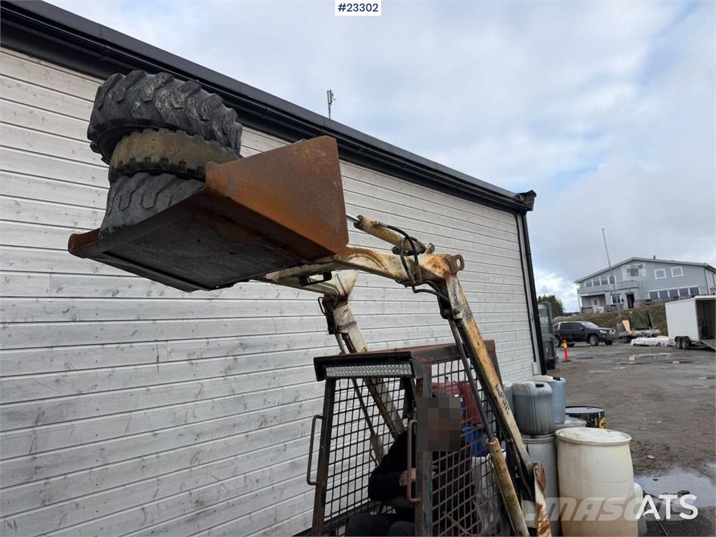 Bobcat 34.3 skid steer loader w/ extra tires and bucket.  Kompaktlastere
