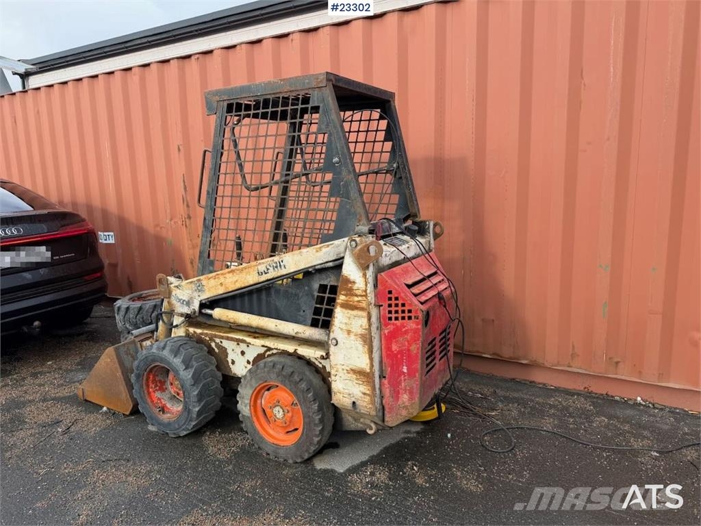 Bobcat 34.3 skid steer loader w/ extra tires and bucket.  Kompaktlastere