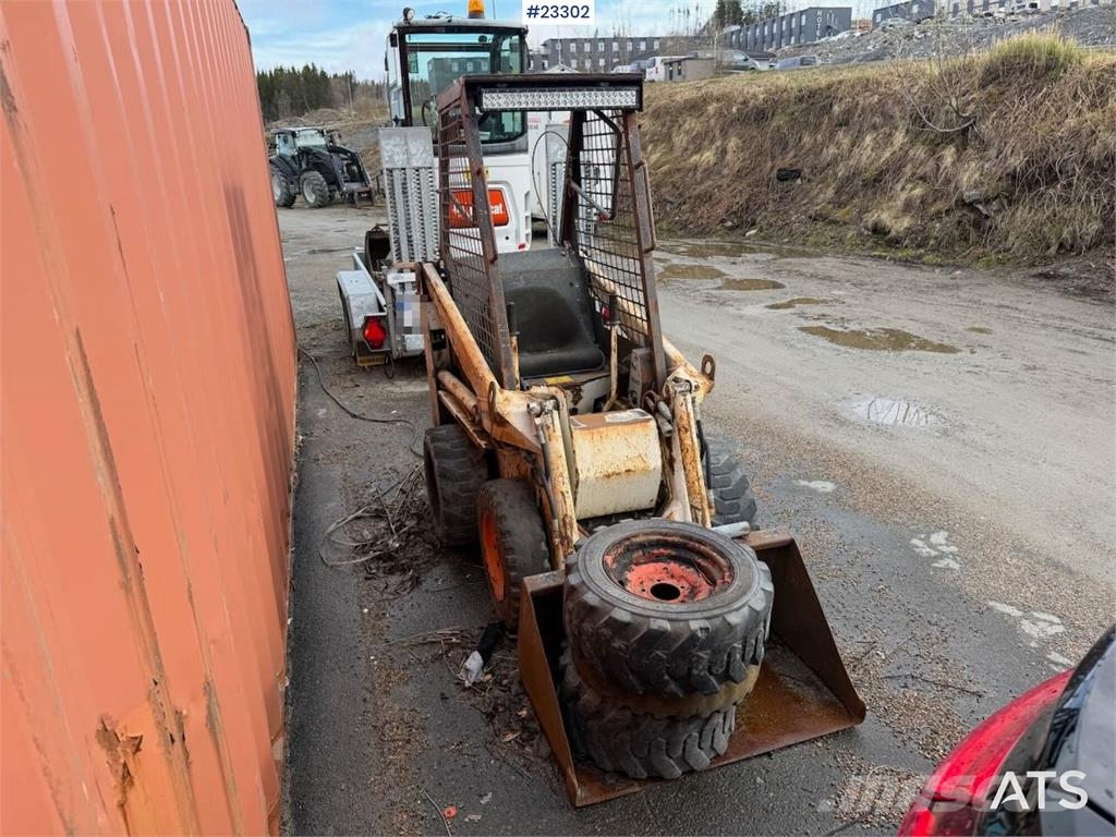 Bobcat 34.3 skid steer loader w/ extra tires and bucket.  Kompaktlastere