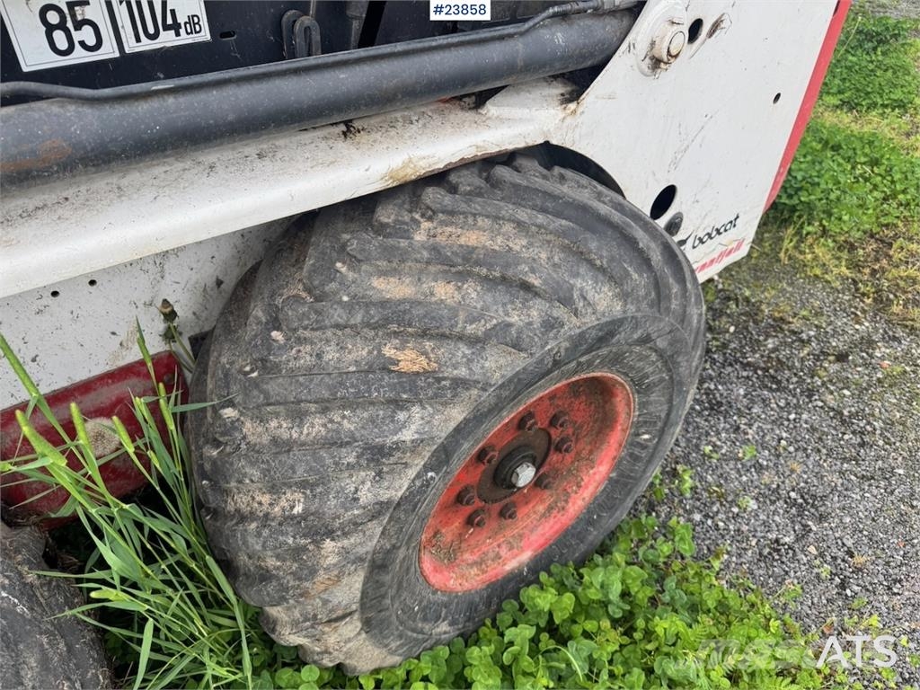 Bobcat 763 Skid-Steer Loader with Bucket, Grapple and Pal Φορτωτάκια