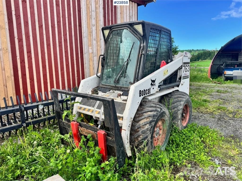 Bobcat 763 Skid-Steer Loader with Bucket, Grapple and Pal Φορτωτάκια