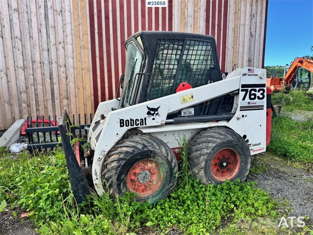 Bobcat 763 Skid-Steer Loader with Bucket, Grapple and Pal Φορτωτάκια