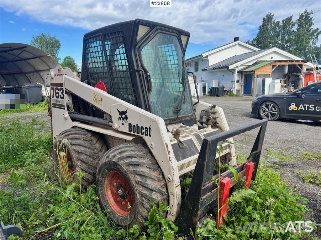 Bobcat 763 Skid-Steer Loader with Bucket, Grapple and Pal Φορτωτάκια