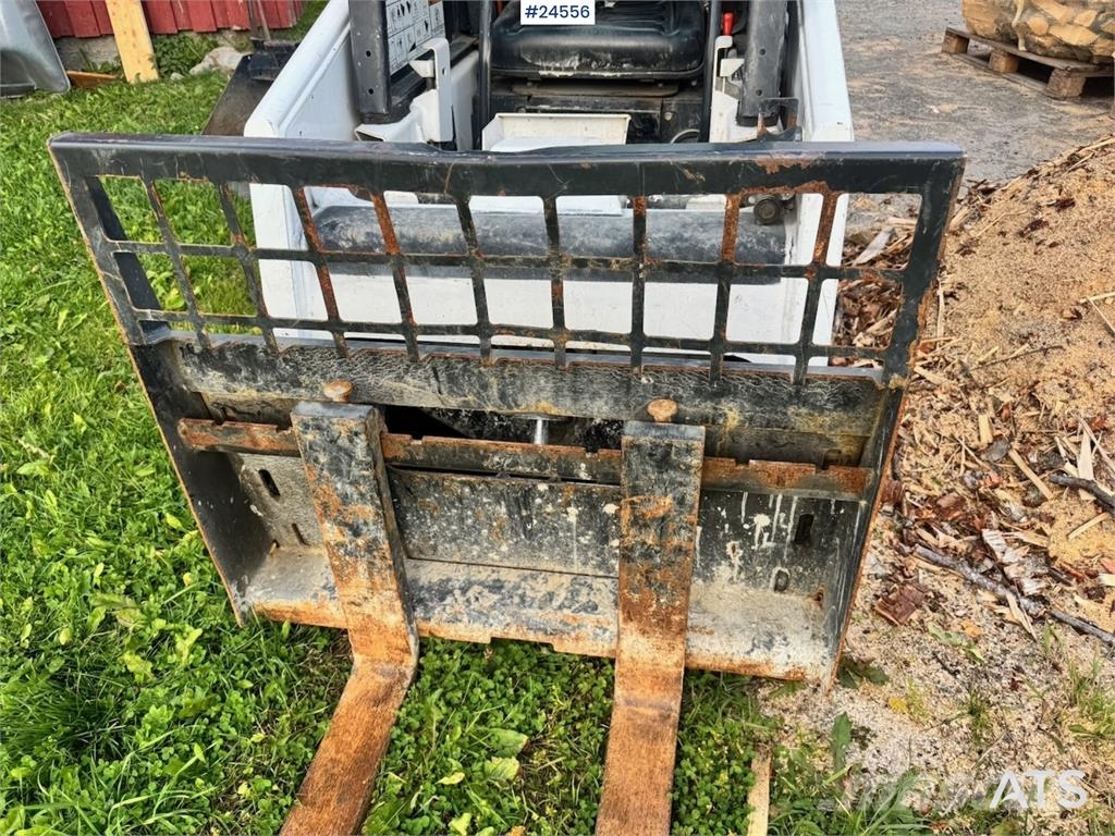 Bobcat S70 Compact Loader with Sweeper, Bucket and Pallet Lietoti riteņu kompaktiekrāvēji