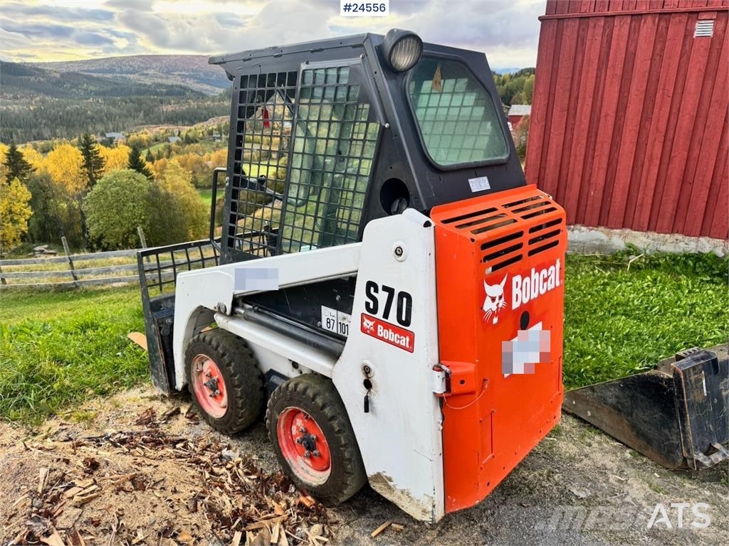 Bobcat S70 Compact Loader with Sweeper, Bucket and Pallet Lietoti riteņu kompaktiekrāvēji
