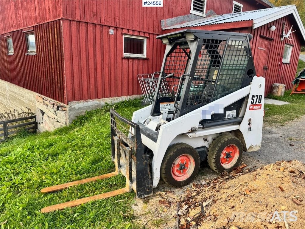 Bobcat S70 Compact Loader with Sweeper, Bucket and Pallet Lietoti riteņu kompaktiekrāvēji