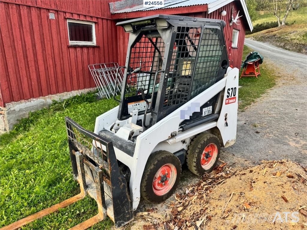 Bobcat S70 Compact Loader with Sweeper, Bucket and Pallet Lietoti riteņu kompaktiekrāvēji