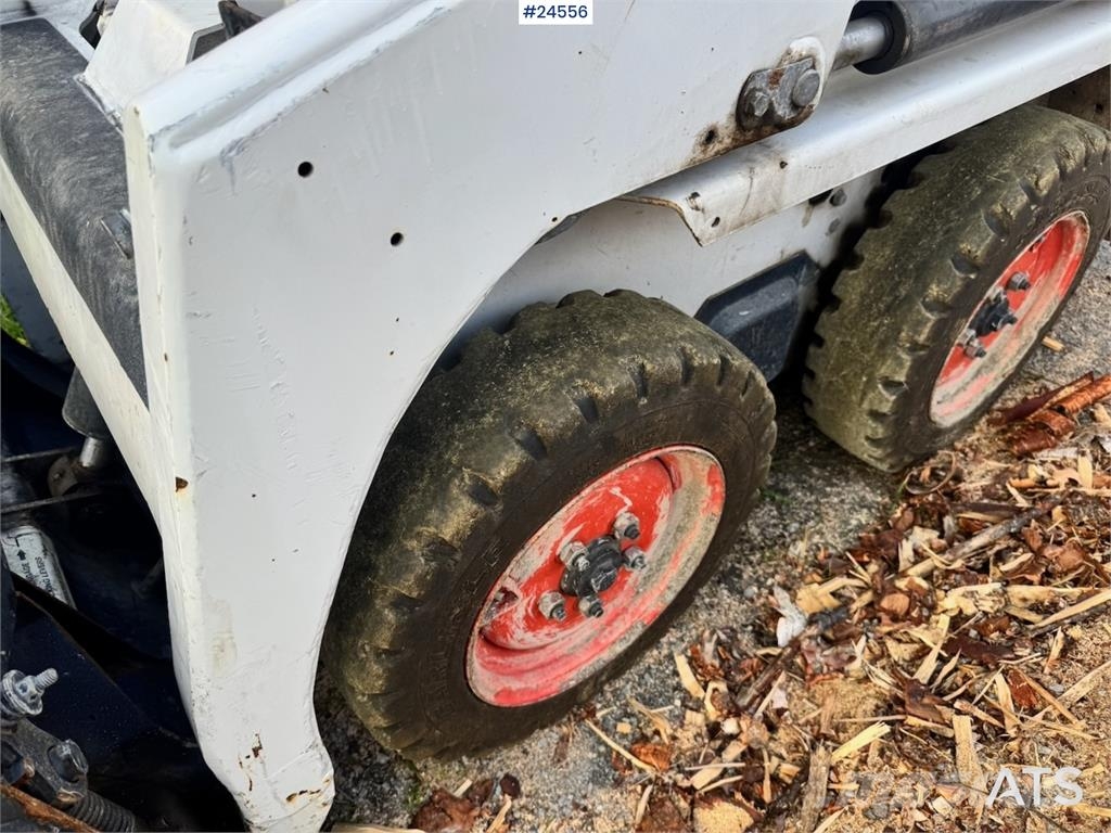Bobcat S70 Compact Loader with Sweeper, Bucket and Pallet Lietoti riteņu kompaktiekrāvēji