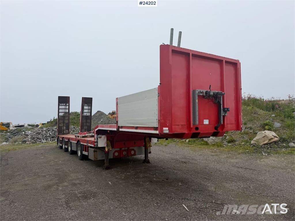 Bodex 4 axle machine trailer w/ hydraulic drive bridges  لوادر منخفضة