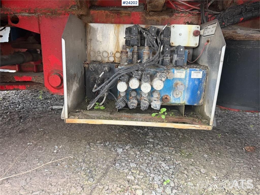 Bodex 4 axle machine trailer w/ hydraulic drive bridges  لوادر منخفضة