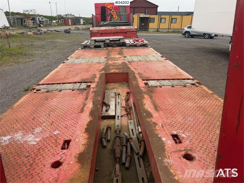 Bodex 4 axle machine trailer w/ hydraulic drive bridges  لوادر منخفضة