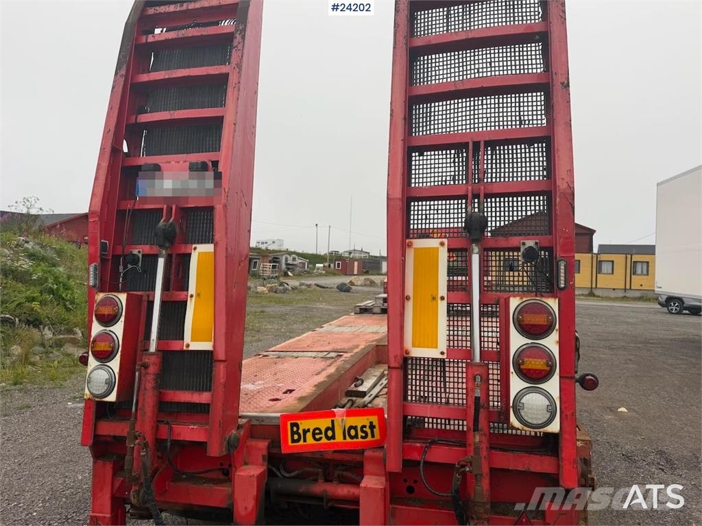 Bodex 4 axle machine trailer w/ hydraulic drive bridges  لوادر منخفضة