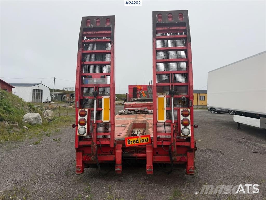 Bodex 4 axle machine trailer w/ hydraulic drive bridges  لوادر منخفضة