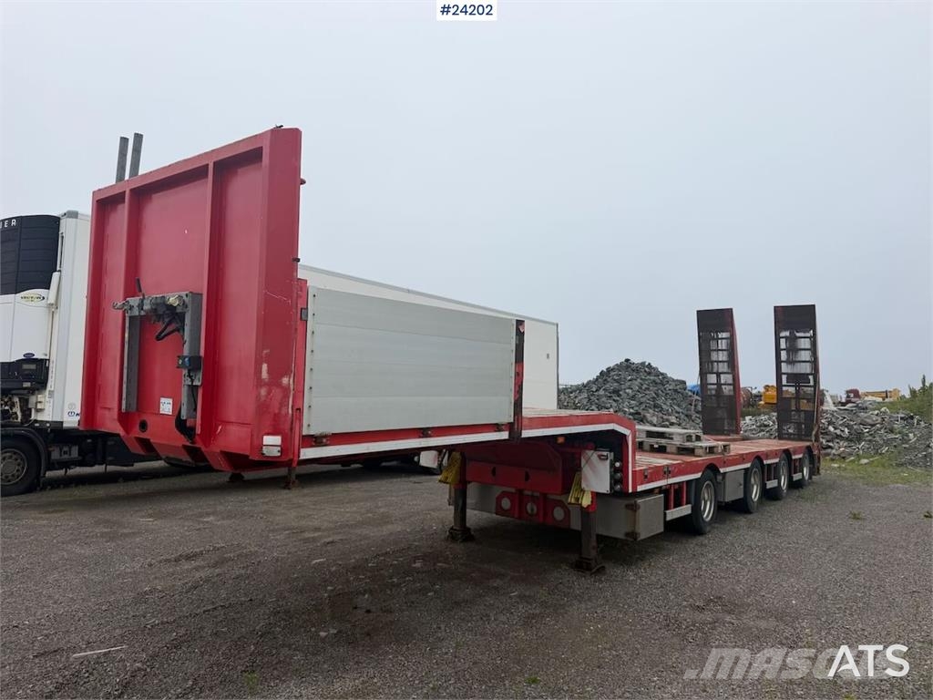 Bodex 4 axle machine trailer w/ hydraulic drive bridges  لوادر منخفضة