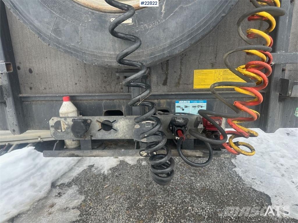Broshuis E2190/27 3 axle semi-trailer w/ drive bridges Semirremolques de plataformas planas/laterales abatibles