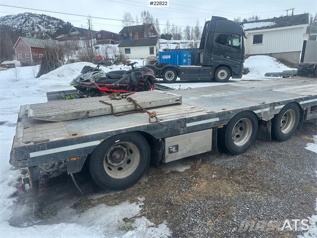 Broshuis E2190/27 3 axle semi-trailer w/ drive bridges Semirremolques de plataformas planas/laterales abatibles