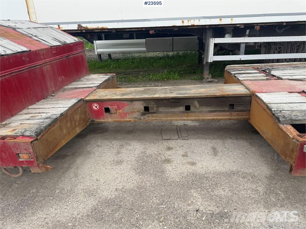 Broshuis Machine Semi-Trailer – with hydraulic loading ramp Maskintransporter