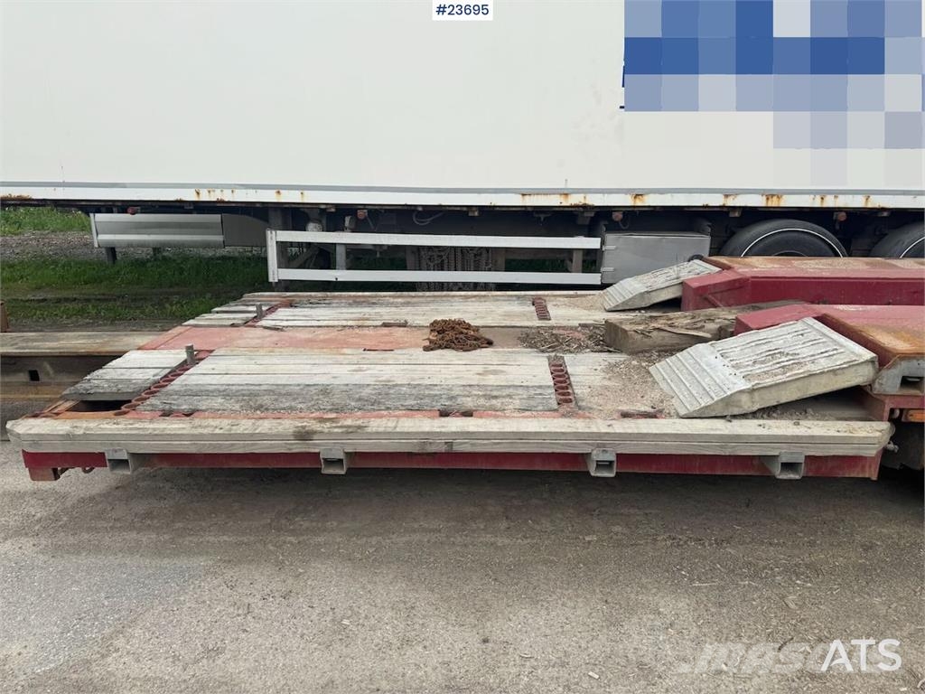 Broshuis Machine Semi-Trailer – with hydraulic loading ramp Maskintransporter