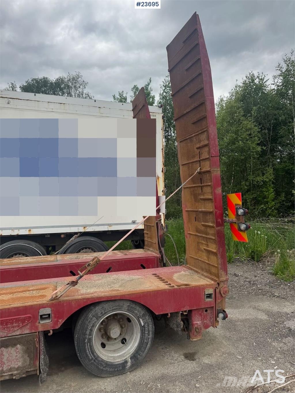 Broshuis Machine Semi-Trailer – with hydraulic loading ramp Maskintransporter