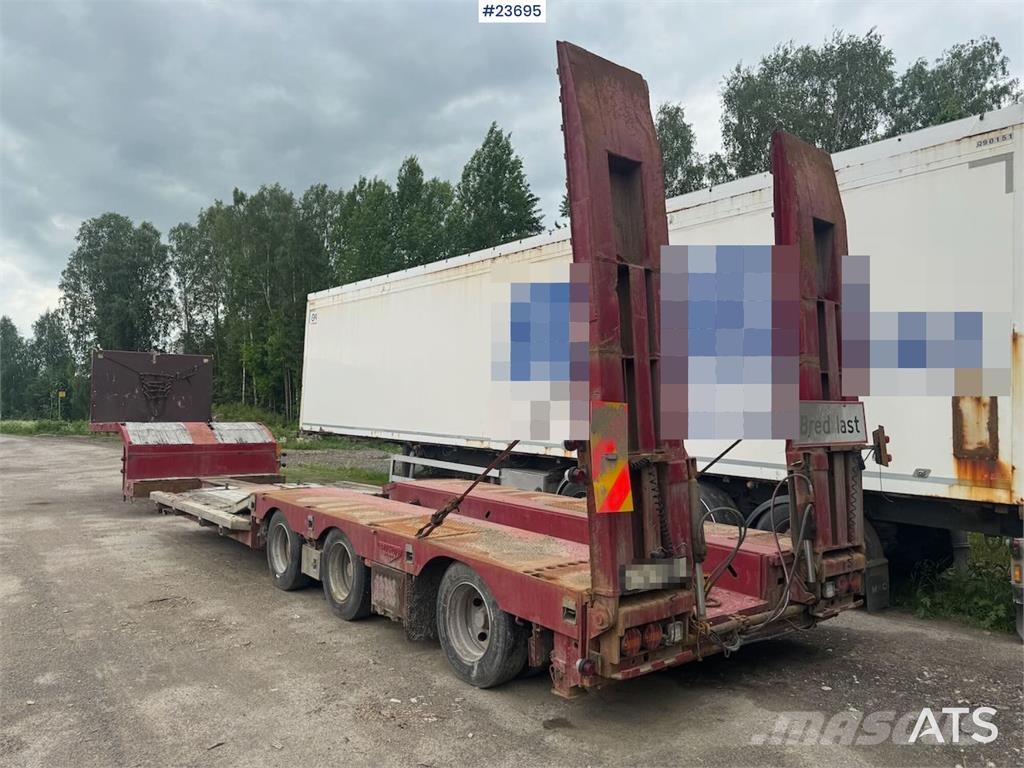 Broshuis Machine Semi-Trailer – with hydraulic loading ramp Maskintransporter