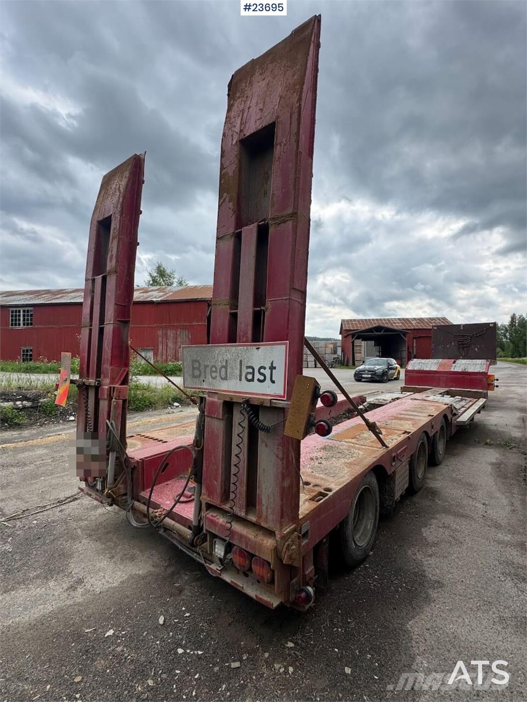 Broshuis Machine Semi-Trailer – with hydraulic loading ramp Maskintransporter