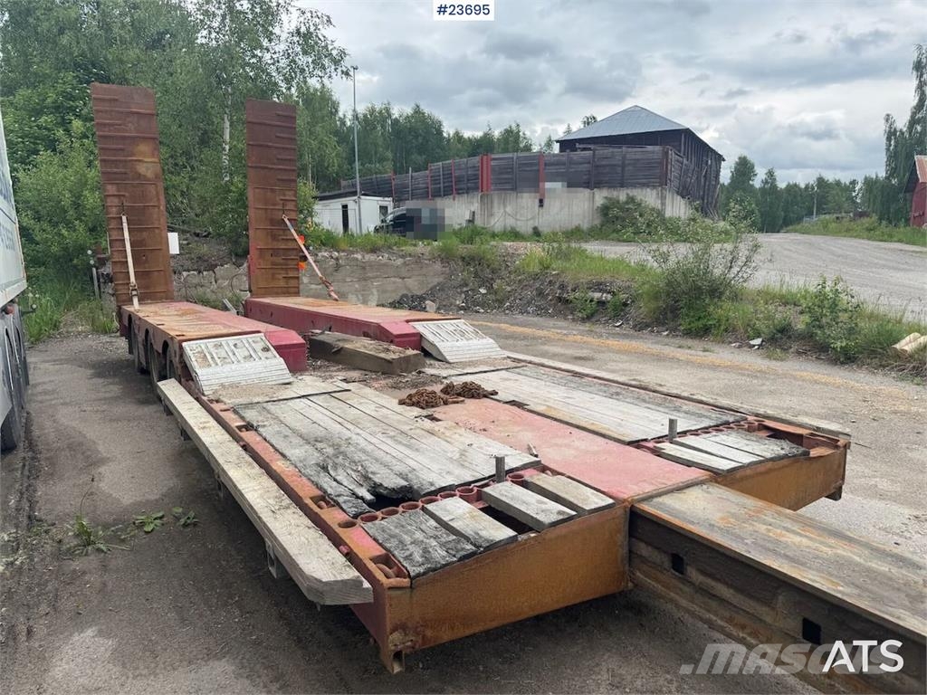 Broshuis Machine Semi-Trailer – with hydraulic loading ramp Maskintransporter