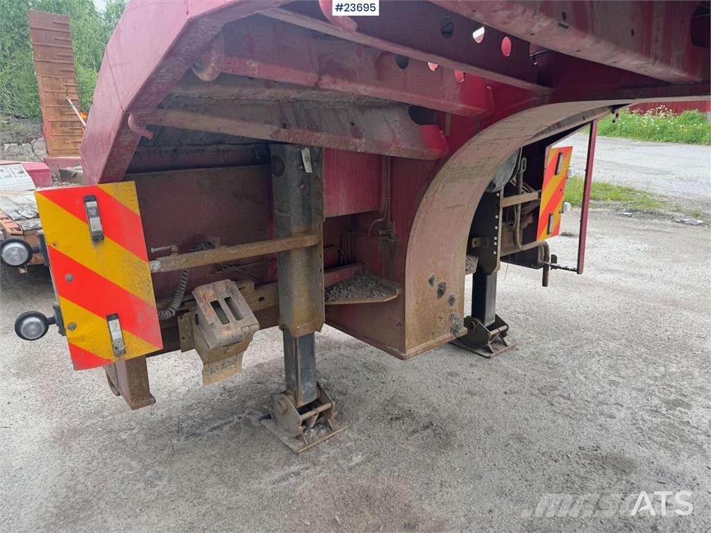 Broshuis Machine Semi-Trailer – with hydraulic loading ramp Maskintransporter