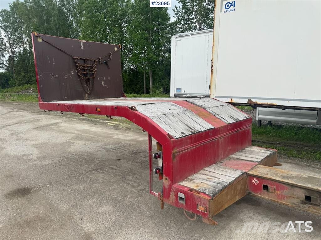Broshuis Machine Semi-Trailer – with hydraulic loading ramp Maskintransporter
