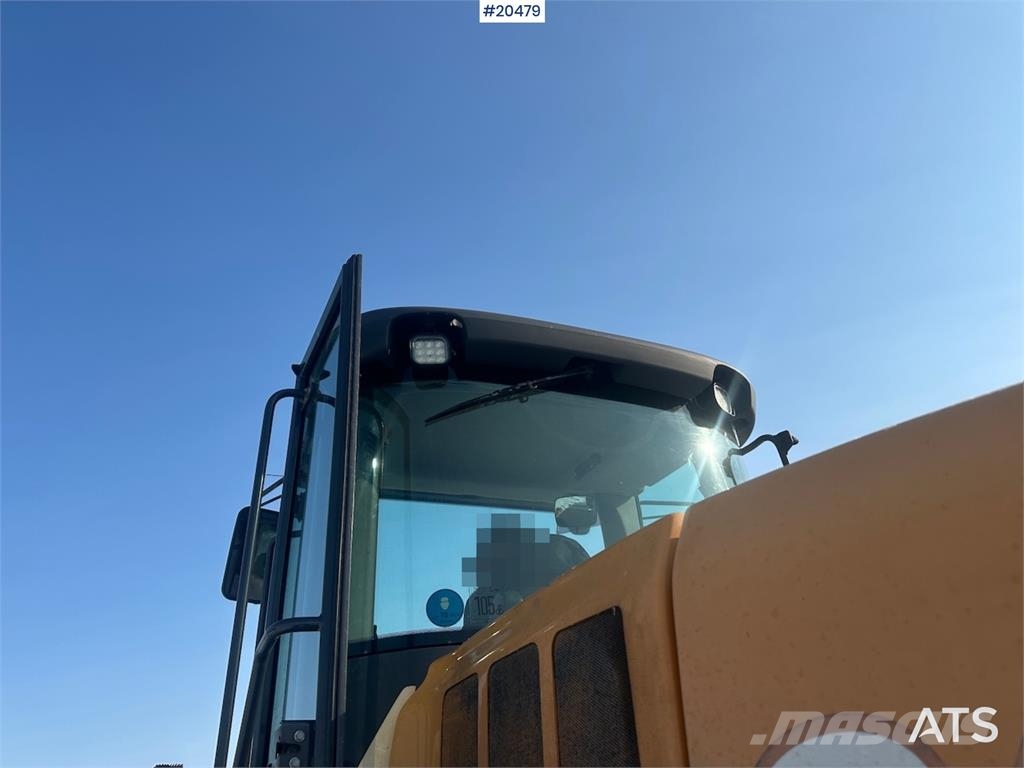 CASE 721E wheel loader w/ bucket. WATCH VIDEO. Wielladers
