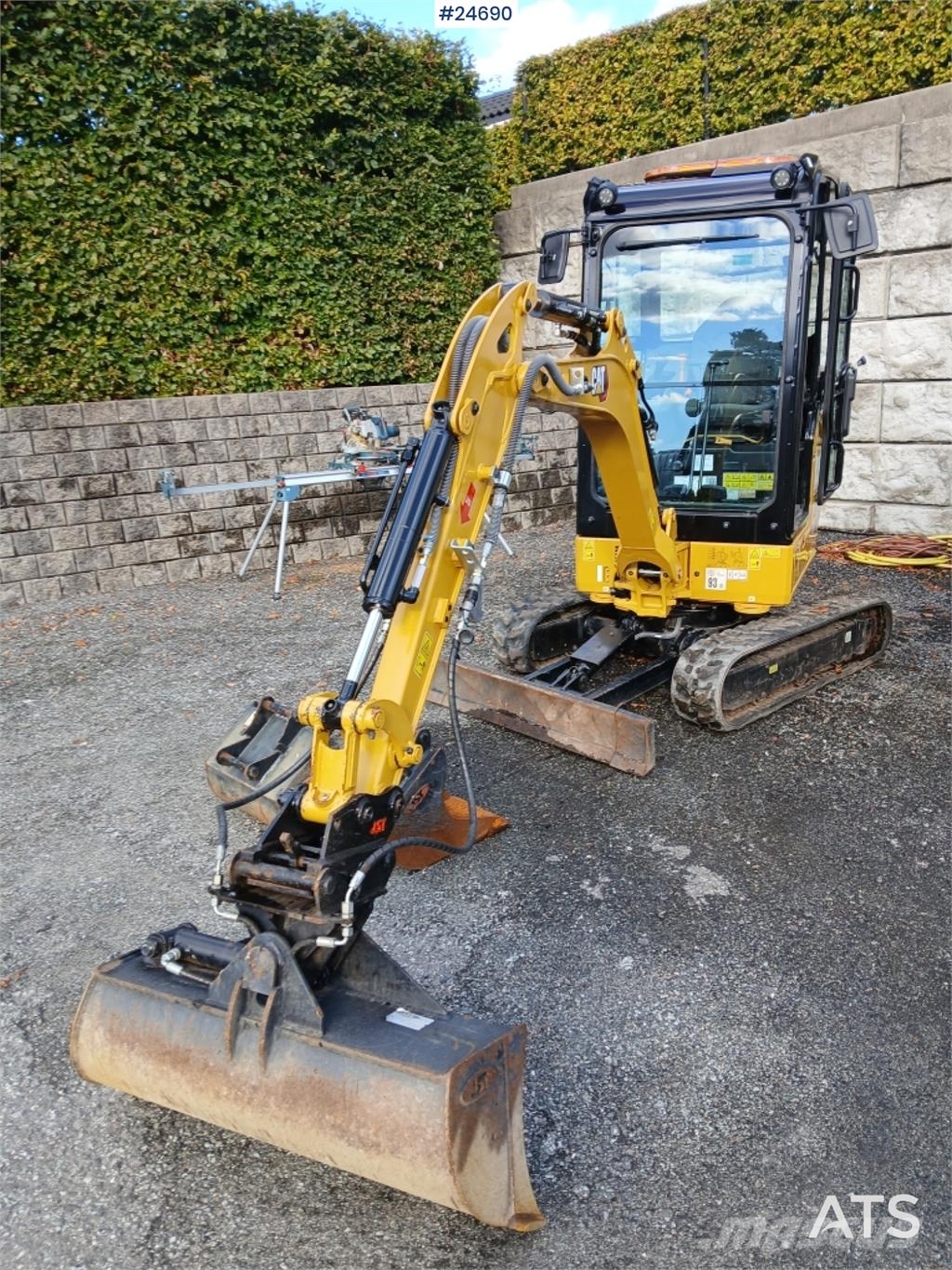 CAT 301.8 Excavator with hydraulic grading bucket, dig Beltegraver