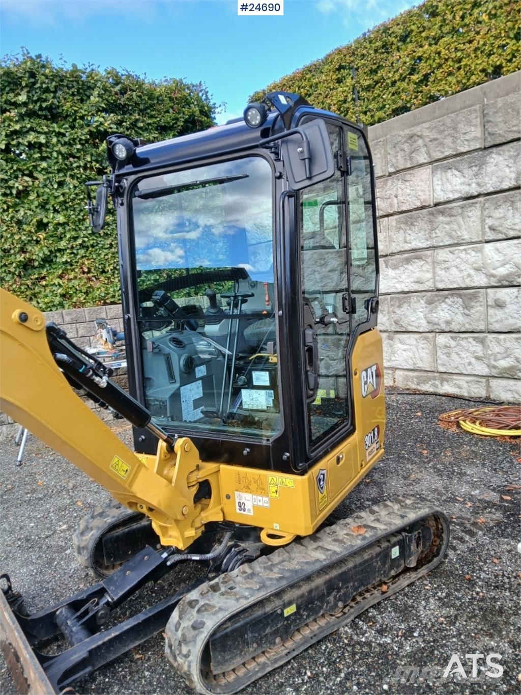 CAT 301.8 Excavator with hydraulic grading bucket, dig Beltegraver