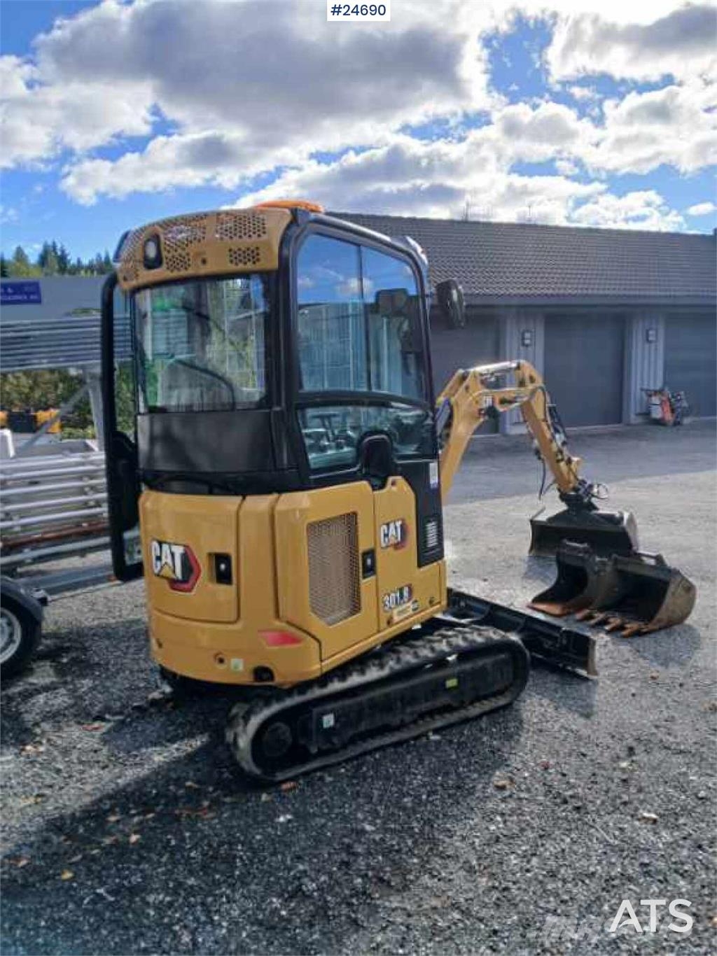 CAT 301.8 Excavator with hydraulic grading bucket, dig Beltegraver