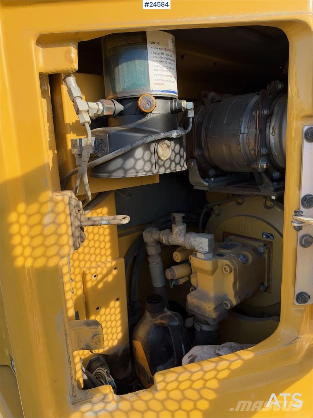 CAT 308 Tracked excavator with 3 buckets, tiltrotator Paletli ekskavatörler