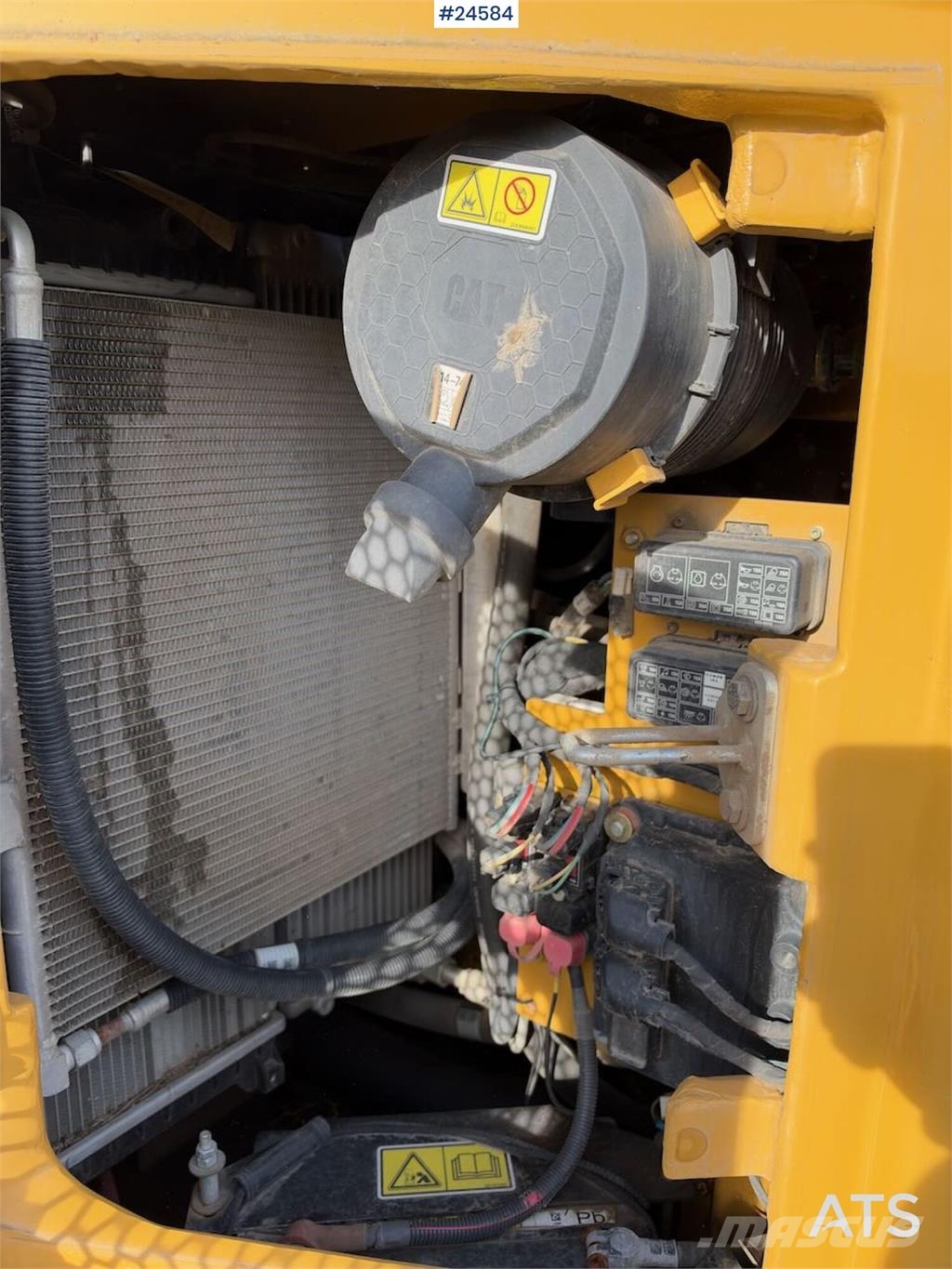 CAT 308 Tracked excavator with 3 buckets, tiltrotator Paletli ekskavatörler