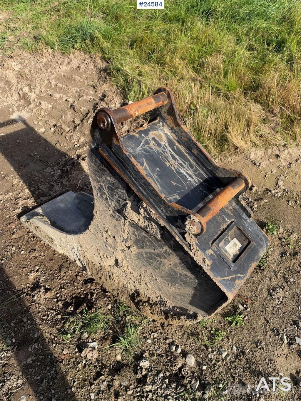 CAT 308 Tracked excavator with 3 buckets, tiltrotator Paletli ekskavatörler