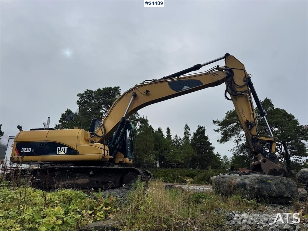 CAT 323DL Bageri gusjeničari