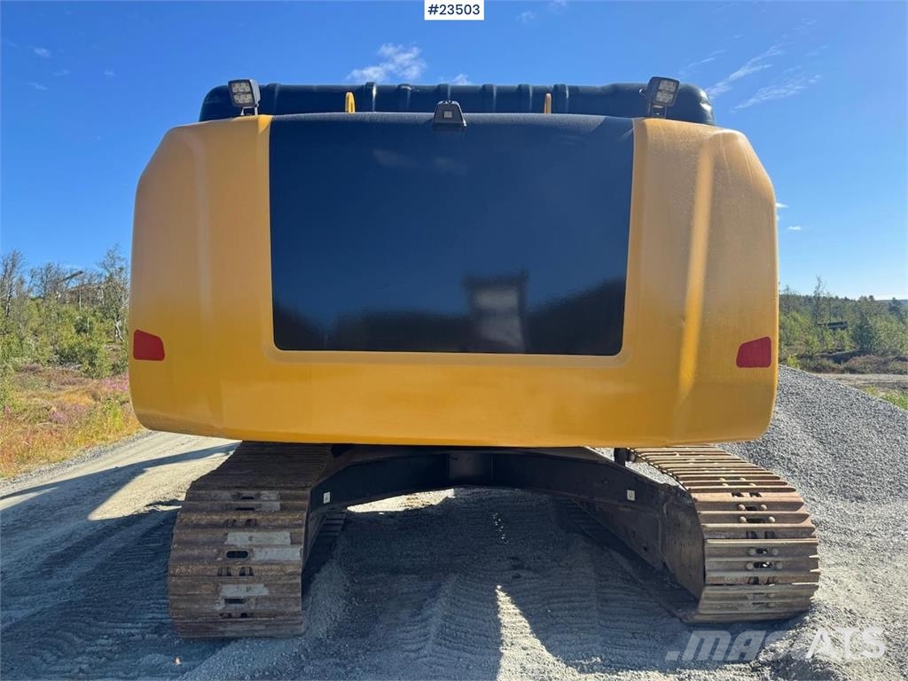 CAT 326FL Excavator – R8 Rototilt and 2 Buckets حفارات زحافة