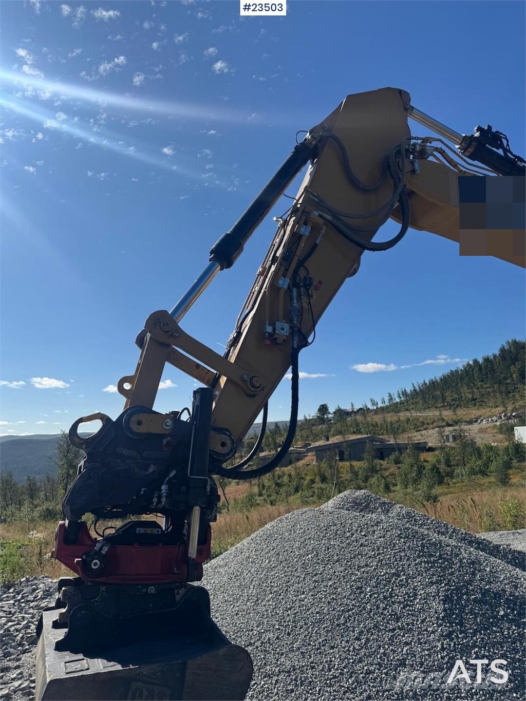 CAT 326FL Excavator – R8 Rototilt and 2 Buckets حفارات زحافة