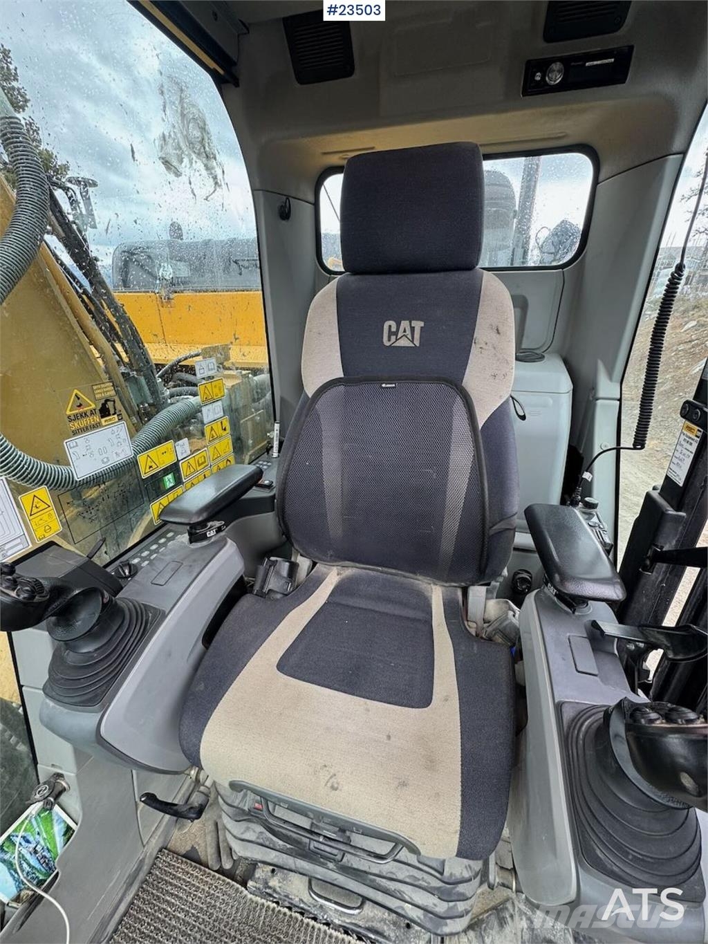 CAT 326FL Excavator – R8 Rototilt and 2 Buckets حفارات زحافة