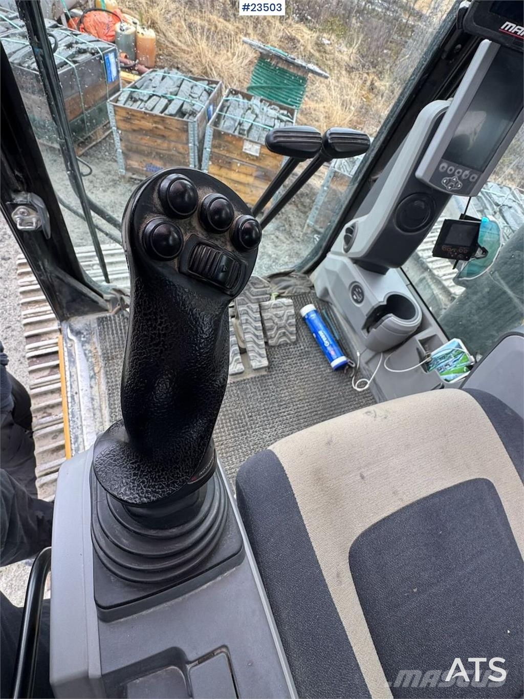 CAT 326FL Excavator – R8 Rototilt and 2 Buckets حفارات زحافة