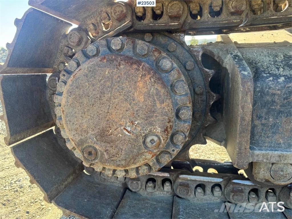 CAT 326FL Excavator – R8 Rototilt and 2 Buckets حفارات زحافة