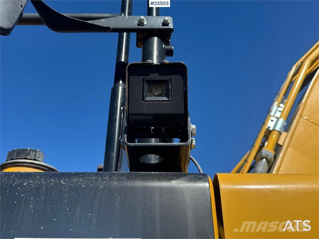 CAT 326FL Excavator – R8 Rototilt and 2 Buckets حفارات زحافة
