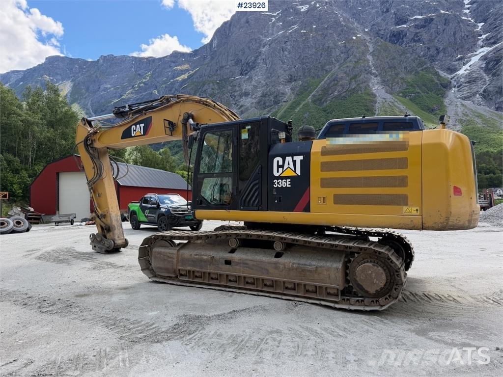 CAT 336EL Excavator with Digging Bucket حفارات زحافة